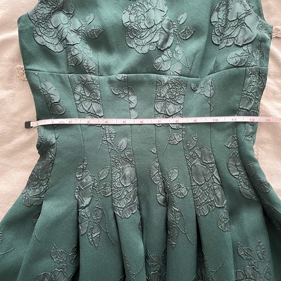 Forest green silhouette dress H&M SIZE 6 (fits more like a 4) - Picture 7 of 7